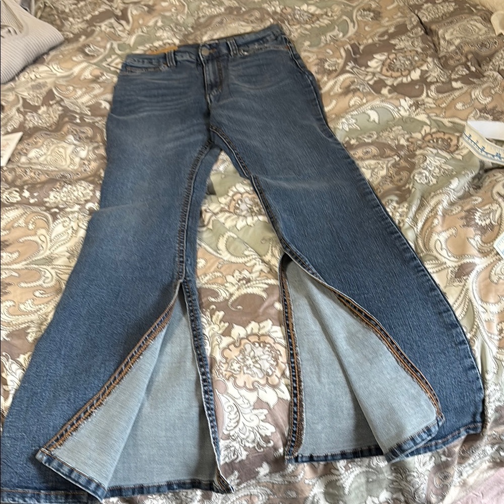 NwT Reused Women's Blue Jeans with Flared Split  Hem